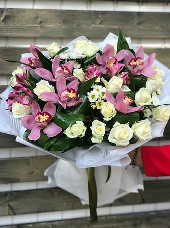 Букет цветов из: Розы и Хризантемы в Салавате