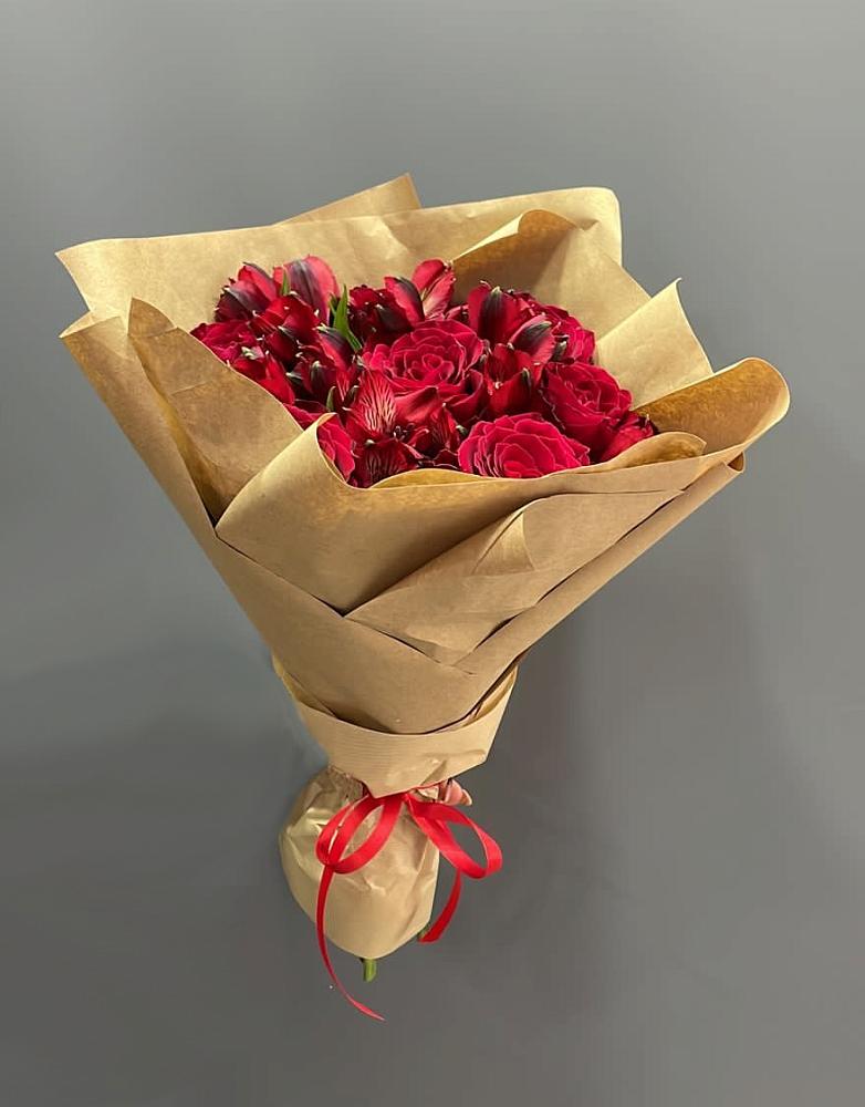 Букет цветов из: Альстромерии и Розы в Салавате