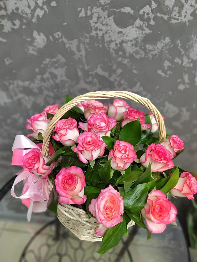 Цветочная композиция из Розы в корзине в Салавате