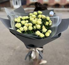 Букет Белые кустовые розы Солинеро в Салавате