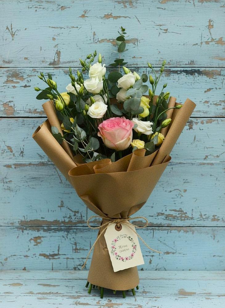 Букет цветов из: Розы и Лизиантусы в Салавате