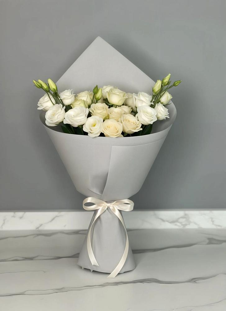 Букет цветов из: Розы и Лизиантусы в Салавате