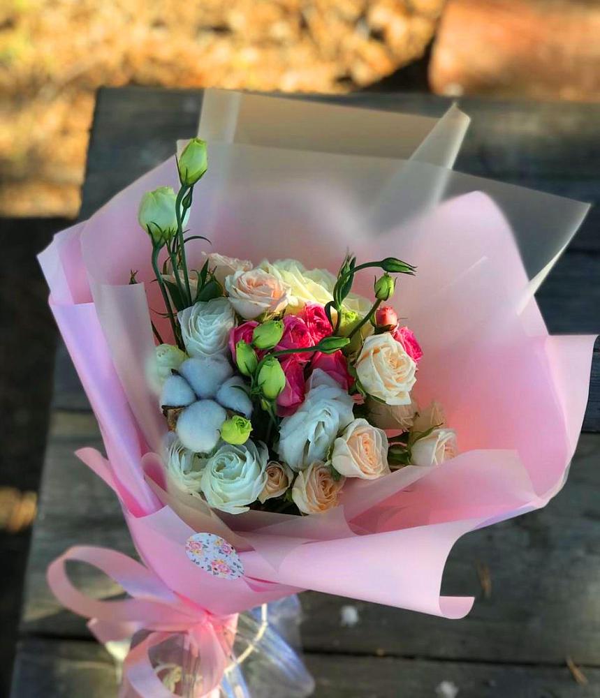 Букет цветов из: Розы и Лизиантусы в Салавате