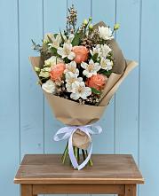 Букет цветов из:  Альстромерии, Лизиантусы, Розы и Хризантемы в Салавате