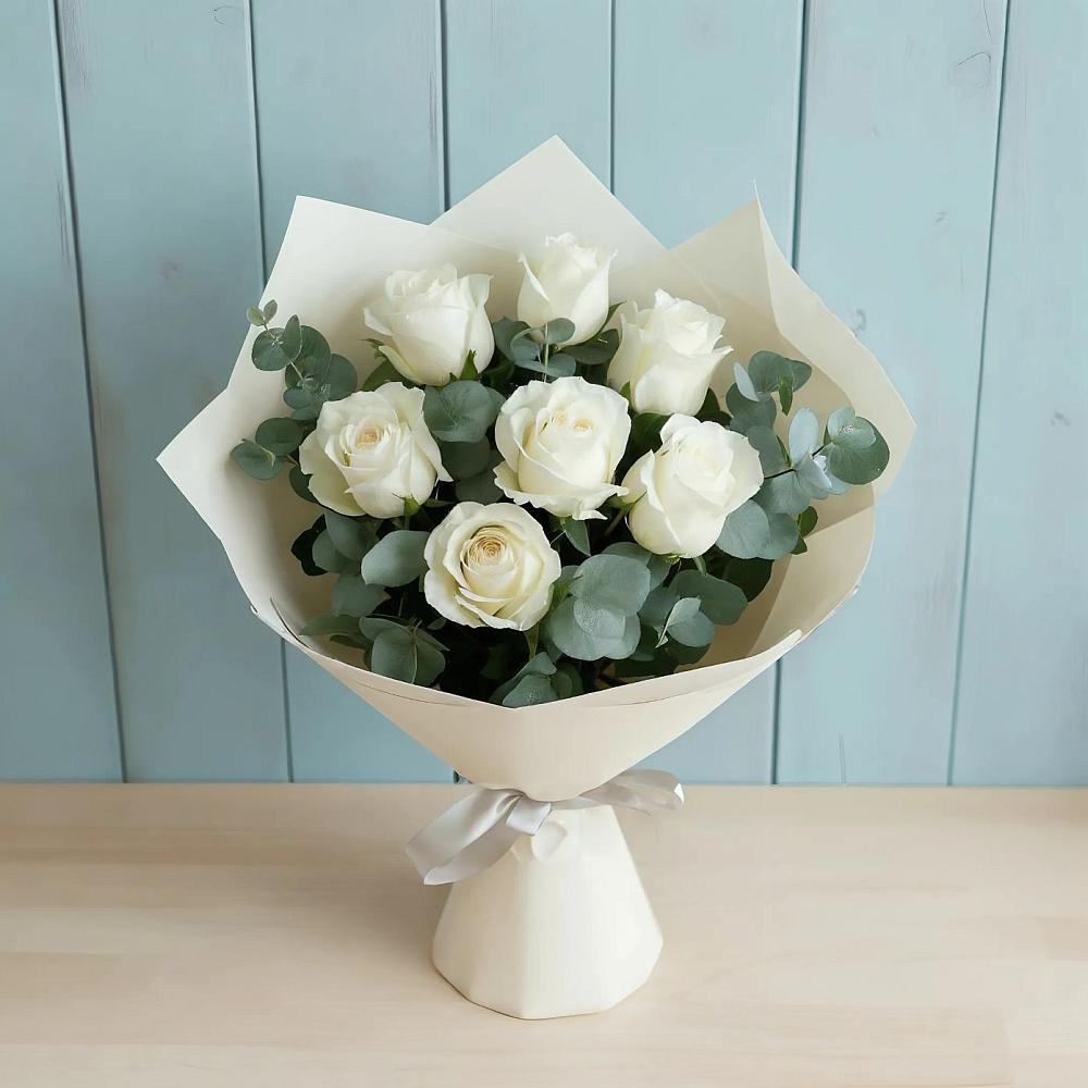 Букет Белые розы в Эвкалипте в Салавате