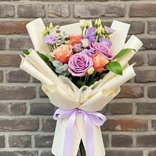 Букет цветов из:  Лизиантусы и Розы в Салавате