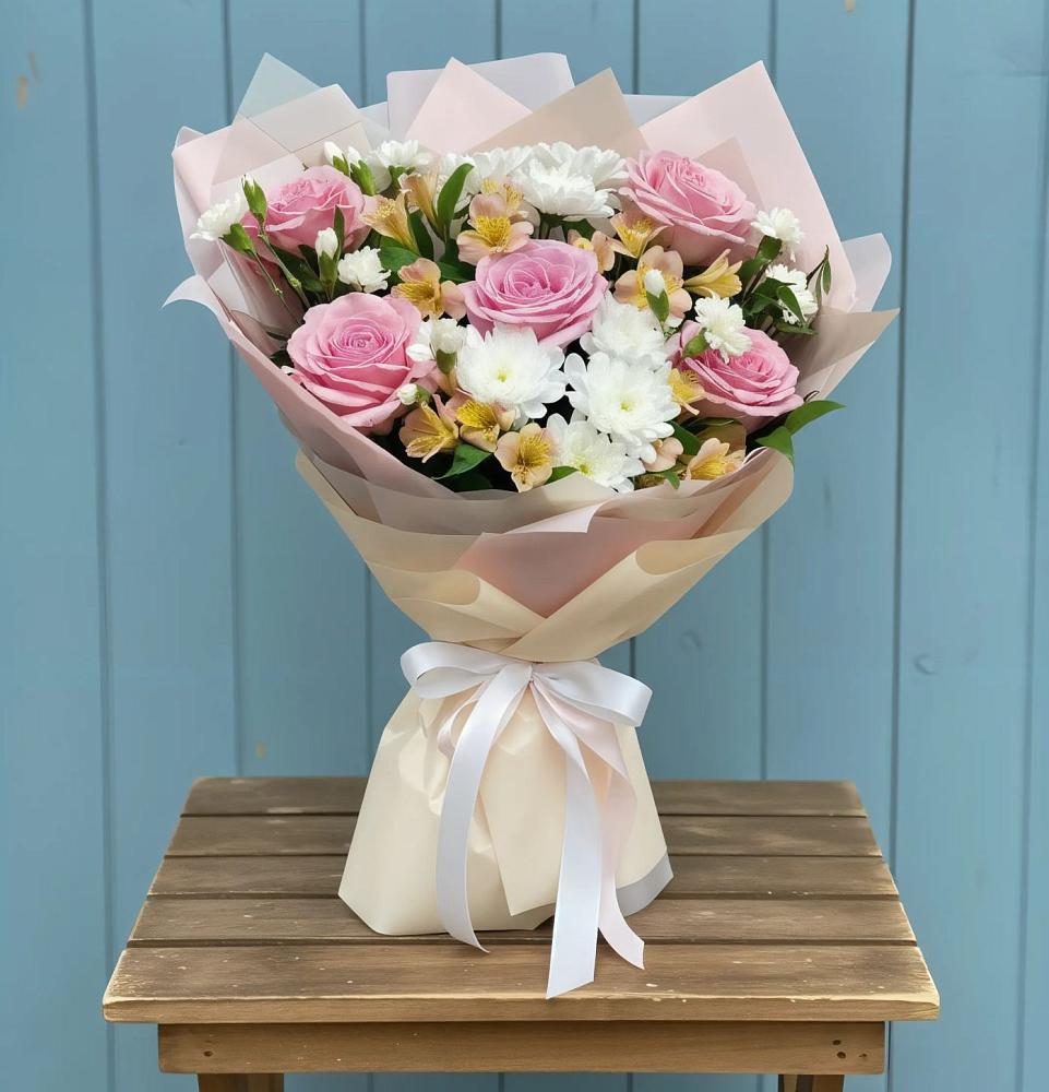 Букет цветов из: Гвоздики, Орхидеи и Розы в Салавате