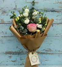 Букет цветов из:  Розы и Лизиантусы в Салавате