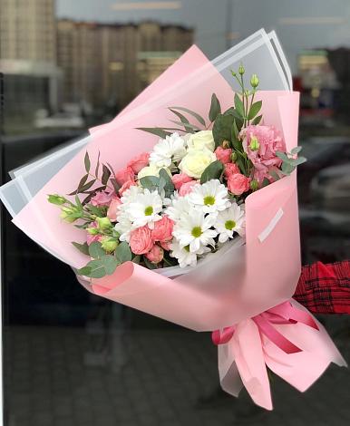 Букет цветов из: Розы, Лизиантусы и Хризантемы в Салавате